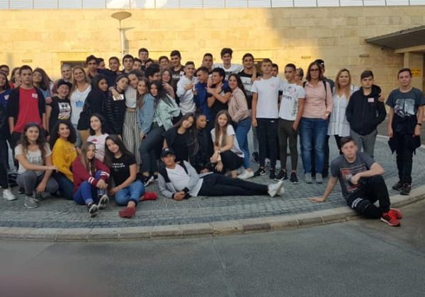 שכבת י׳ בסיור בכנסת.